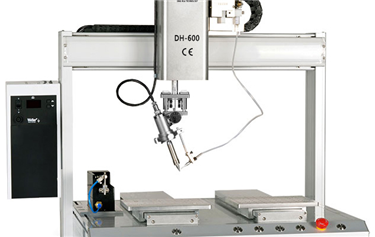 相比傳統手工業(yè)，自動(dòng)焊錫機給生產(chǎn)制造業(yè)帶來(lái)了哪些便利？